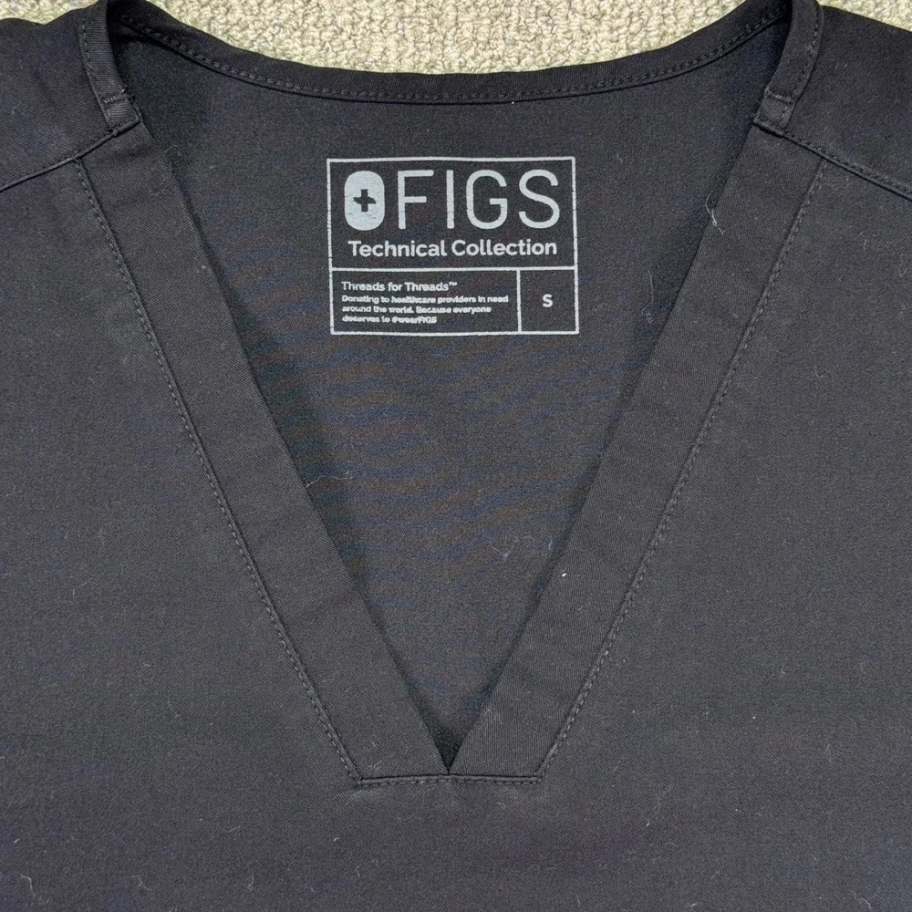 NWT‎ FIGS Women Black V-Neck Scrub Top Size Small Technical Collection FW1100